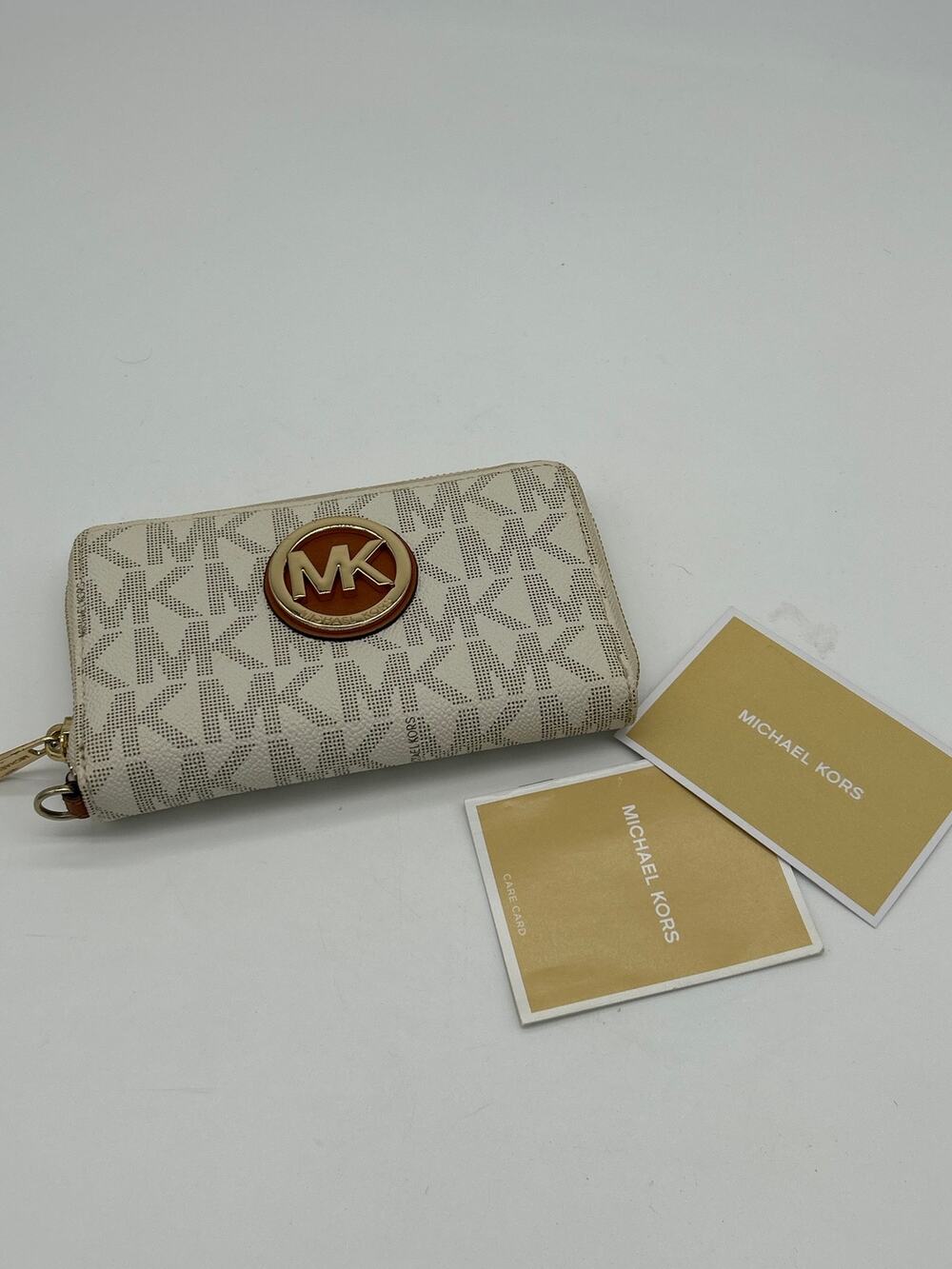 Michael Kors Jet Set Travel Continental Zip-Around Wallet Signature Logo